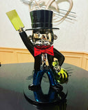 Monopol Billionaire sculpture, alternate view